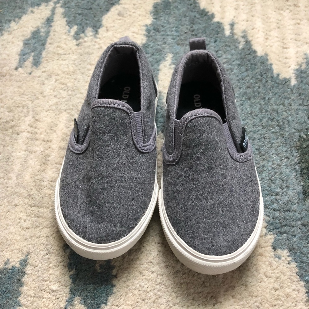 OLD NAVY gray board style slip-ons